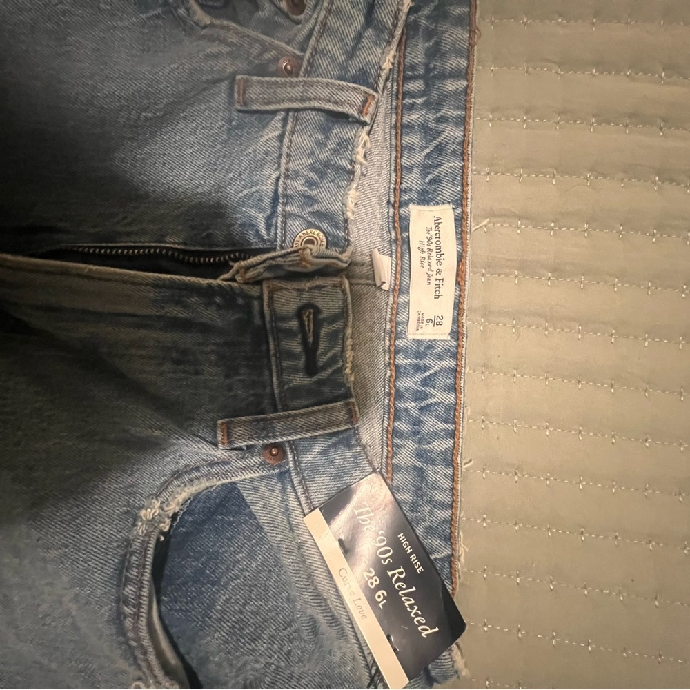 Abercrombie Curve Love 90s Relaxed High Rise - Size 28/6 L